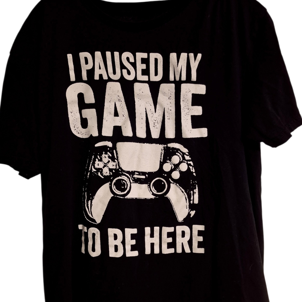 ⭐️⭐️5/$15. Graphic Tee - "I Paused My Game To Be Here" - Black